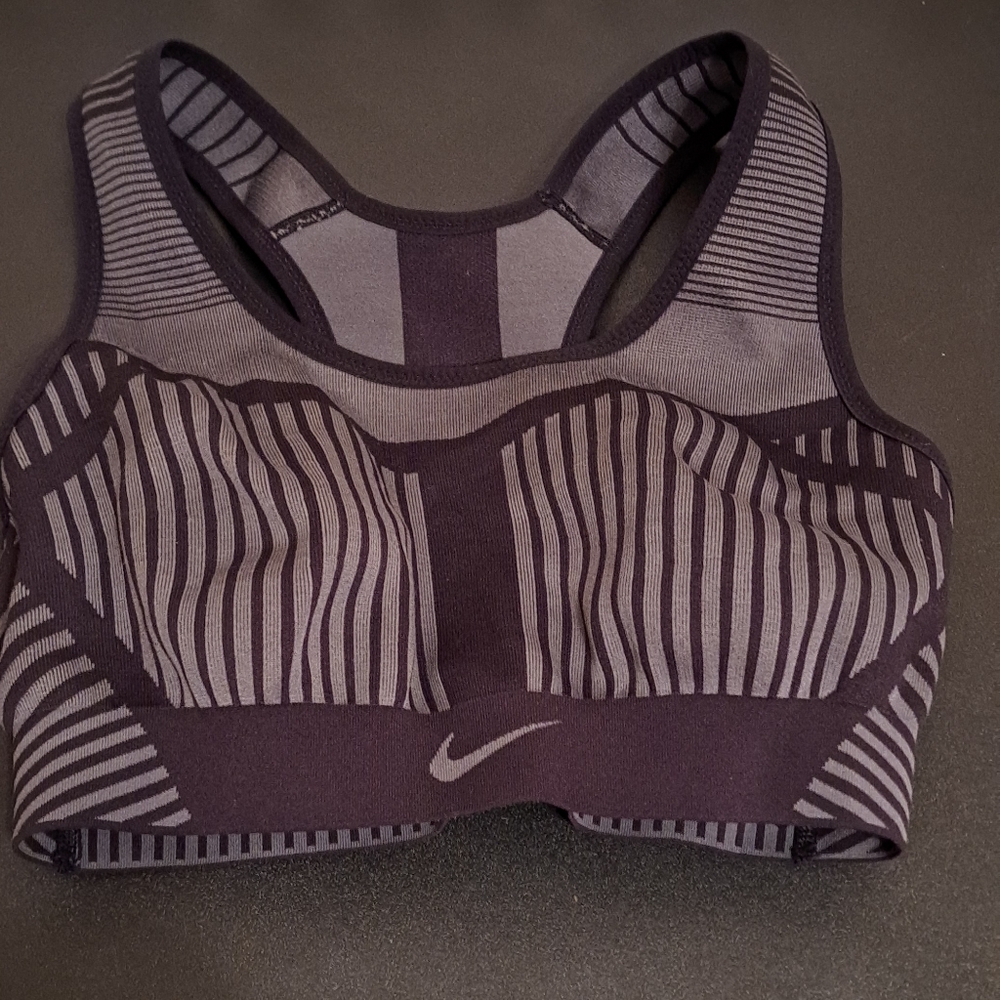 Women's Nike Flyknit Bra NWOT